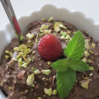 Čokoladni puding iz avokada, banane in presnega kakava