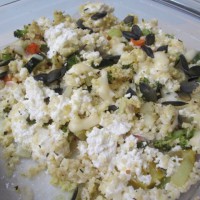 Zelenjavna s proseno kašo, skuto, sirom in semeni