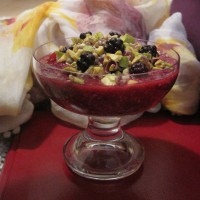 Sladica iz ajde, sadja, medu in pistacij