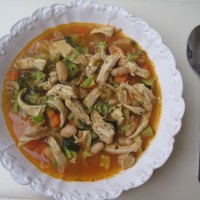 Zelenjavana mineštra s piščančjim mesom in belim fižolom