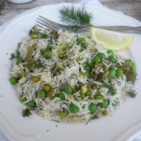 Limonin riž z grahom, kopercem in listi vinske trte z nasekljanimi pistacijami