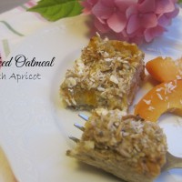 Enostavno kokosovo pecivo z ovsenimi kosmiči in svežimi marelicami