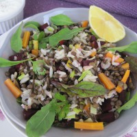 Hladna riževa solata z črno lečo