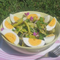 Stročji fižol s kuhanimi jajci