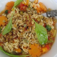 Mineštra z lečo in rjavim rižem