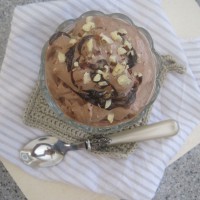 Enostaven čokoladno lešnikov sladoled