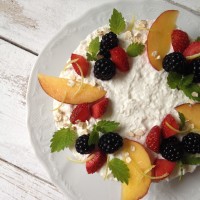 Sadno skutna tortica brez peke