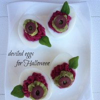 S peso in avokadom polnjena jajčka