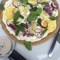 Lahka poletna beljakovinska pica