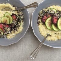 Prosena kaša s figami, kakavom in konopljinimi semeni