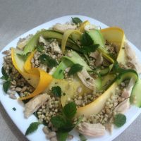 Lahka piščančja solata z ajdo