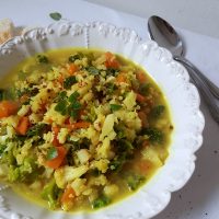 Curry z rižem iz pečene cvetače