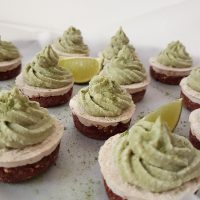 Presni vanilijevi kolački z matcho in limeto