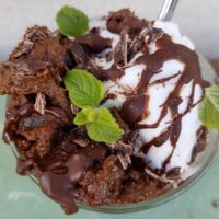 Matcha chia puding s kokosom in čokolado