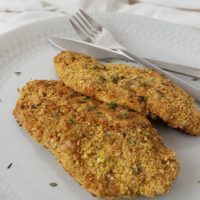 V pistaciji panirano piščančje meso