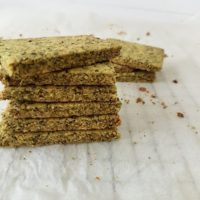 Hrustljavi proseni krekerji z bučnimi semeni