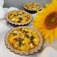 Špinačna pita s piščancem, suhimi paradižniki, feto in kostanji