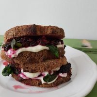 Topli sendvič z robidami