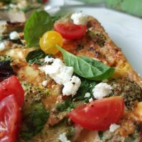 Omleta s paradižniki, brokolijem in feta sirom