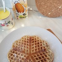 Bananini vaflji s proseno moko in mandljevim maslom