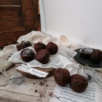 Kavno rožičevi muffini s cimetom (in to brez kave)