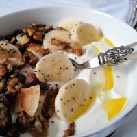 Bananino pomarančna granola brez kosmičev