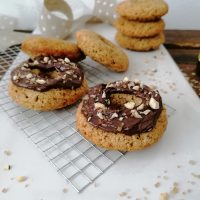 Ovseni krofki z bananim pirejem (in lešnikovo kremo)